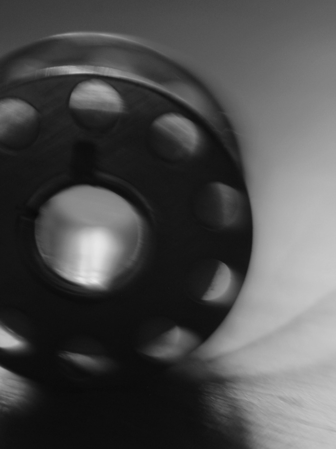 blurred-black-and-white-sewing-machine-bobbin-g-9wjt74w6c