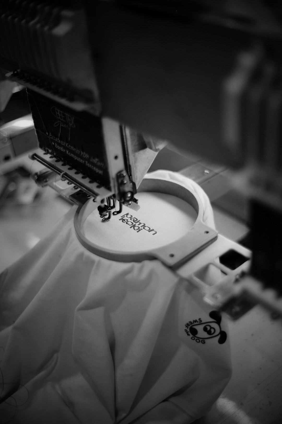 services-02 embroidery-machine-stitching-design-onto-fabric-mugxvzfpb0a